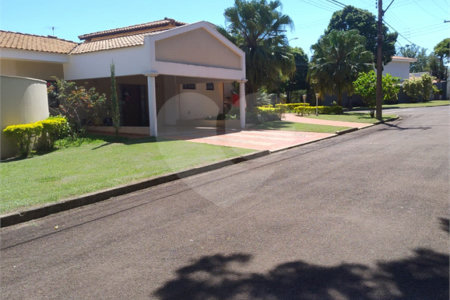 Excelente sobrado no Condomínio Parque Sabará