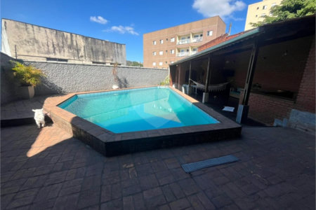 Casa com piscina disponivel para venda com 250m² - Jardim Paris / SP
