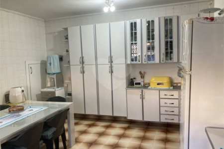 Casa com 4 dormitórios na Saúde.