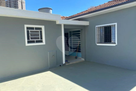 Casa Térrea com 87m² de área construida e 223,7 m² de terreno, localizado na Vila Augusta.