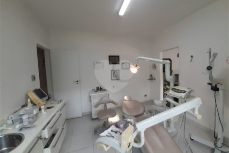 Vende-se: Sobrado no Cursino/Ipiranga, 2 Quartos, 2 Salas, 8 vagas de garagem!