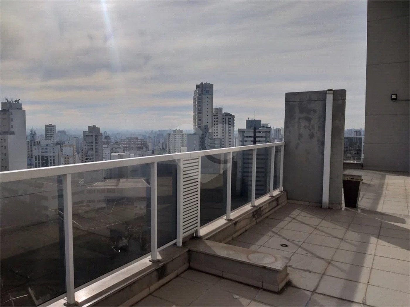 Conjunto comercial duplex à venda na Aclimação. Andar inteiro, puro charme!