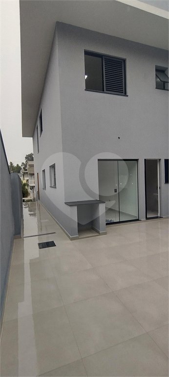Sobrado novo no bairro Jardim Maristela em Atibaia