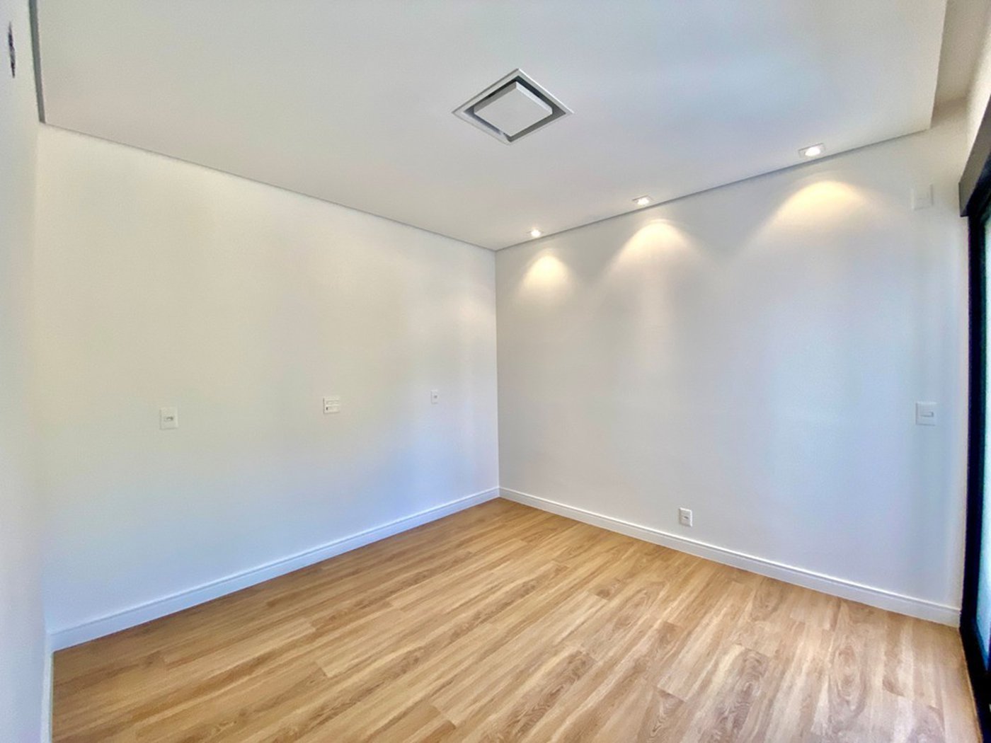 Casa à venda com 3 quartos, sendo 3 suítes, no condomínio Vila Giardino, Jundiaí - SP