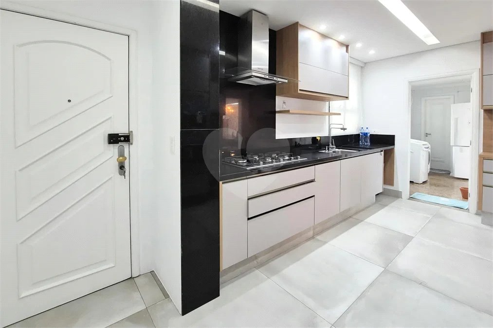 Encante-se com esta sofisticada cobertura no Jardim do Mar! São 4 suítes, piscina privativa, espaço gourmet e 5 vagas. Agende sua visita e surpreenda-se!