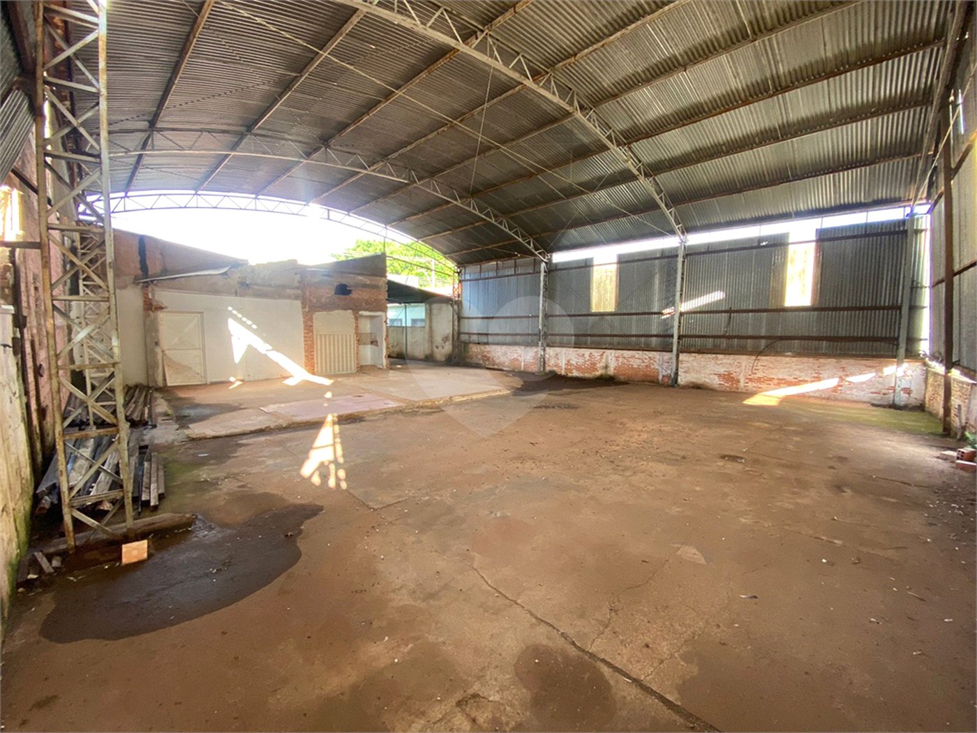 Galpão comercial na Avenida São Carlos- Vila Lutfalla