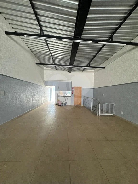 Salão Comercial para locação no Vila Industrial.