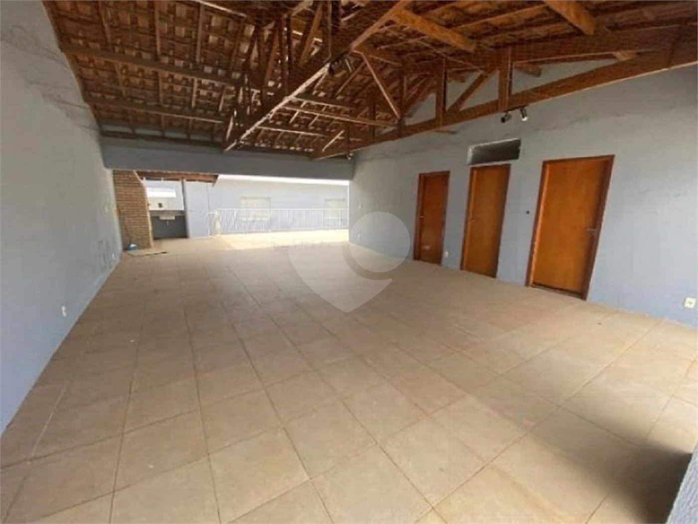 Casa à venda com 3 dormitórios, sendo 1 suite e ampla área de lazer no Jardim Brasil