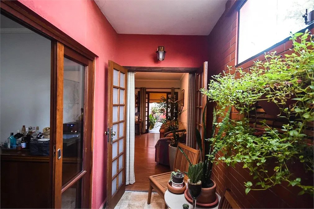 Casa à venda com 6 quartos, sendo 1 suíte,  em Vila Sônia, São Paulo, SP