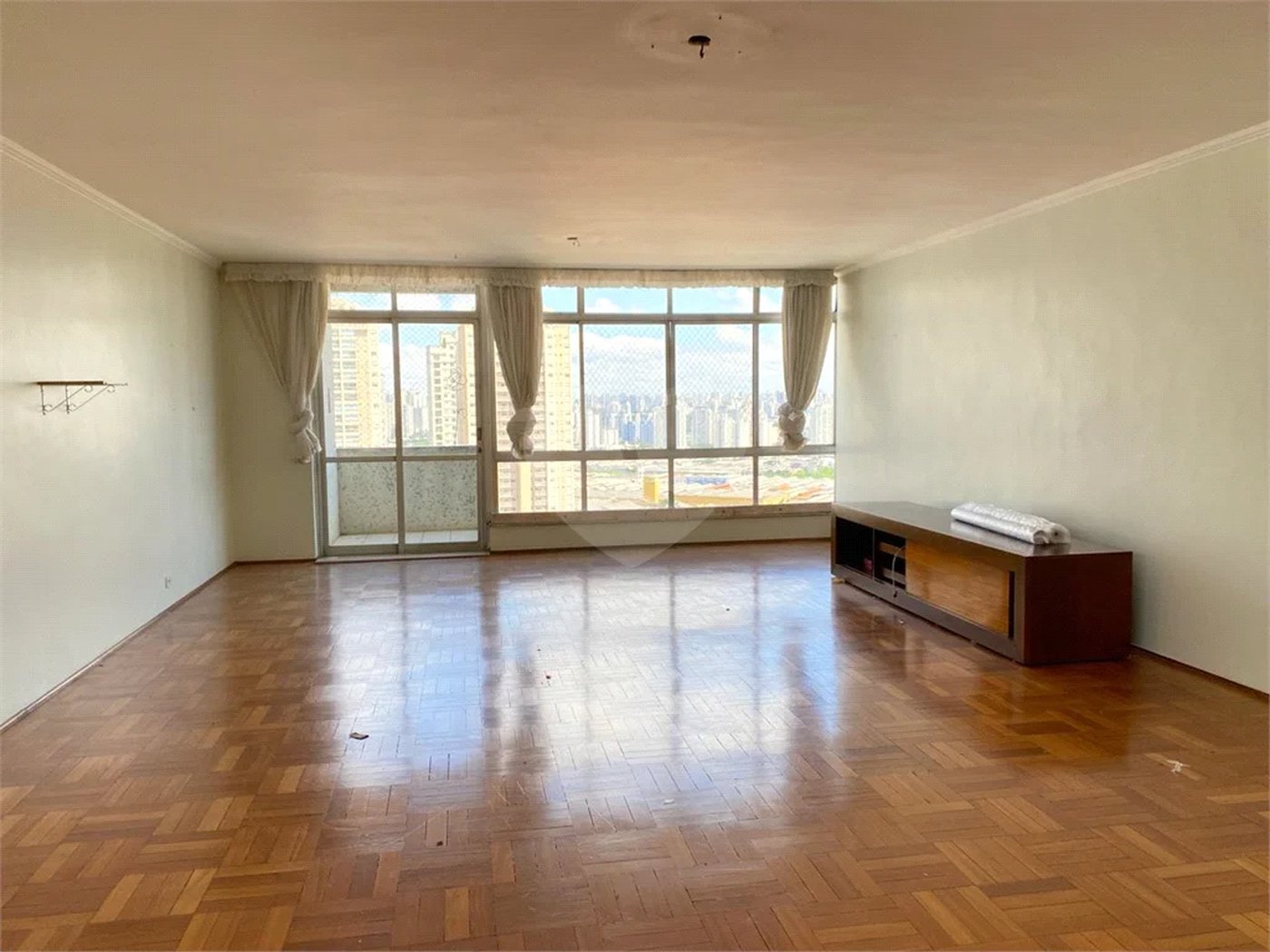 Apartamento à Venda | 327 m² | 4 dormitórios (1 suíte) | 2 vagas na Mooca!