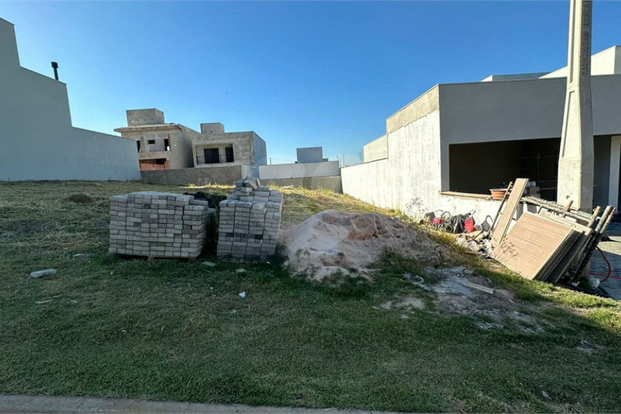 Terreno à venda no bairro Ondinhas, Condomínio Soleil em Piracicaba/SP.