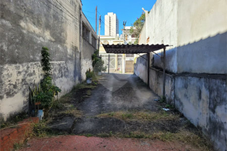 Casa na região do alto da Mooca com 242m² de área total.