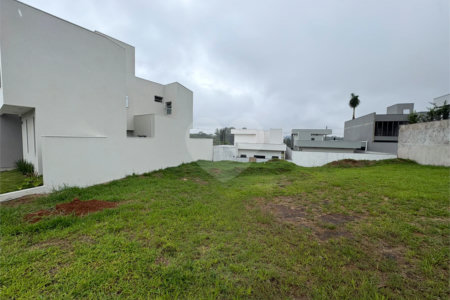 Lote à venda no Condomínio Village Damha IV