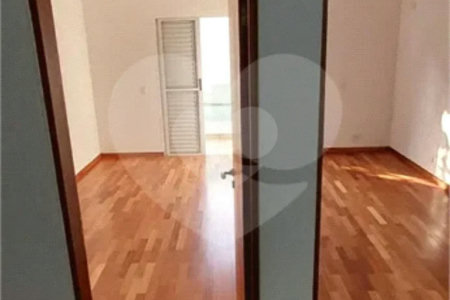 Casa á venda com 230m², 4 dorms, 2 suítes e 4 vagas na Vila Clementino. Estuda permuta.