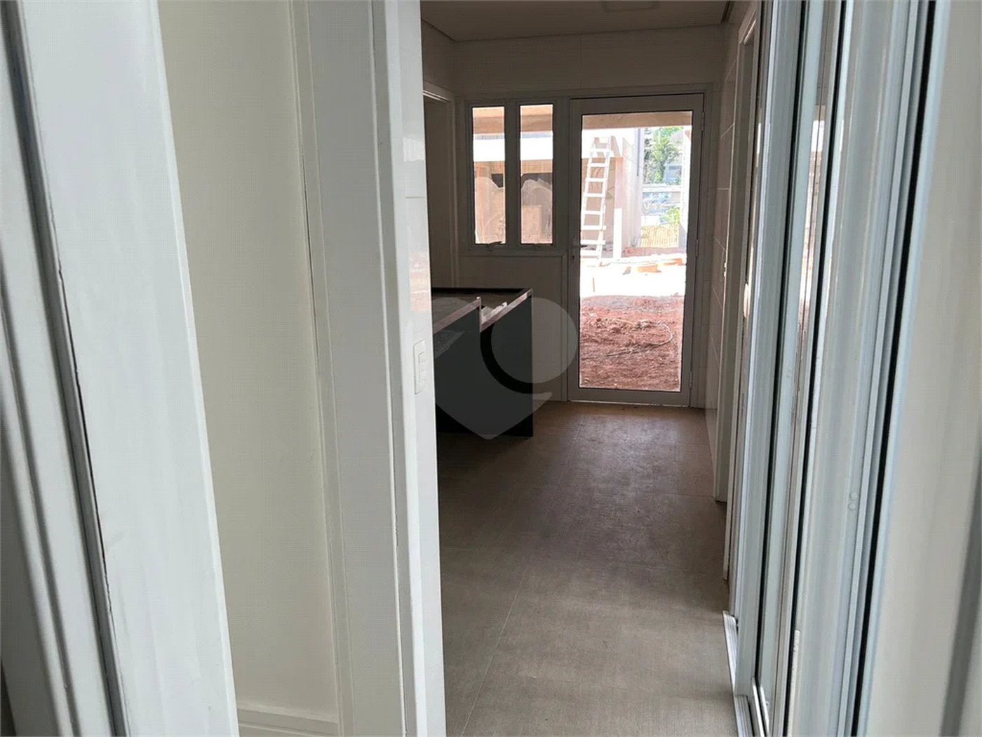Residencial Tremembe Casa Linda - 255 mts - 04 dormit sendo 02 suites , 5 wcs - 04 vagas