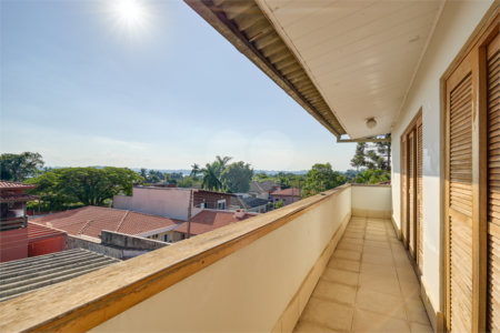 Casa à venda com 5 quartos, sendo 3 suítes, no condomínio Triplex, São Paulo - SP