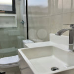 Casa térrea 3 dormitórios (3 suítes), espaço gourmet, piscina, 2 vagas garagem, condomínio fechado com ampla área lazer