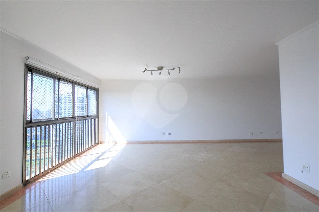 Apartamento locação Alto da Boa Vista próximo Jardim Marajoara.