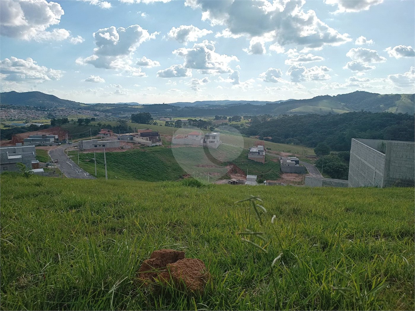 Terreno Exclusivo em Condomínio Fechado a 10 Minutos de Atibaia