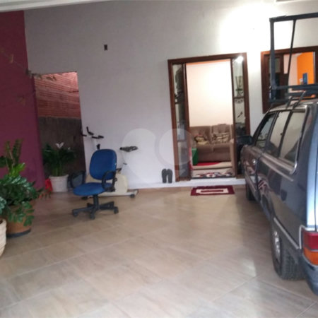 Casa térrea no Antenor Garcia.