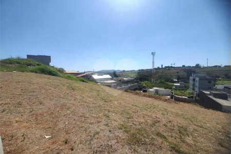 Terreno em Atibaia com 195 metros, pronto para construir, ao lado de supermercado e diversos comércios