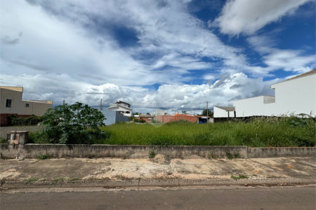 Terreno à venda no Jardim Embaré
