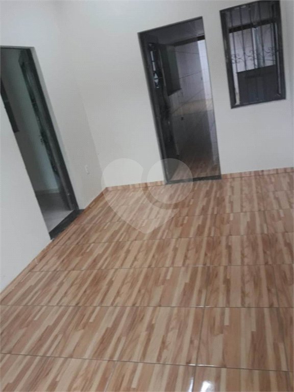 Casa térrea com 2 dormitórios.