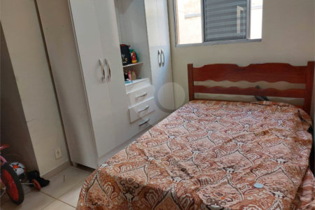 Apartamento no Condomínio Mont Vernon .