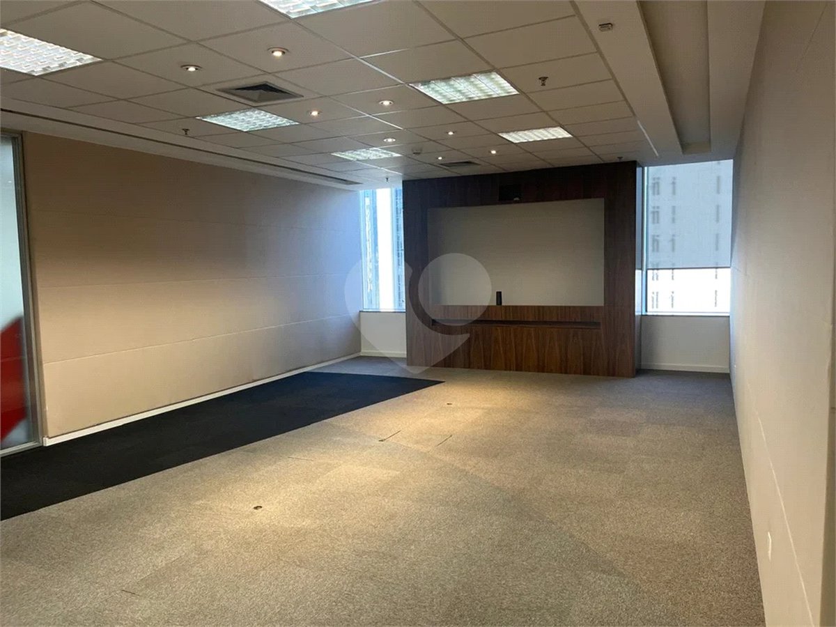 Duplex Comercial Exclusivo na Vila Olímpia – 2.652 m² em Torre Corporativa de Alto Padrão