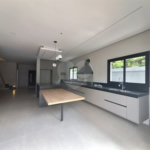Casa NOVA com 03 suítes , piscina e condomínio com lazer completo!