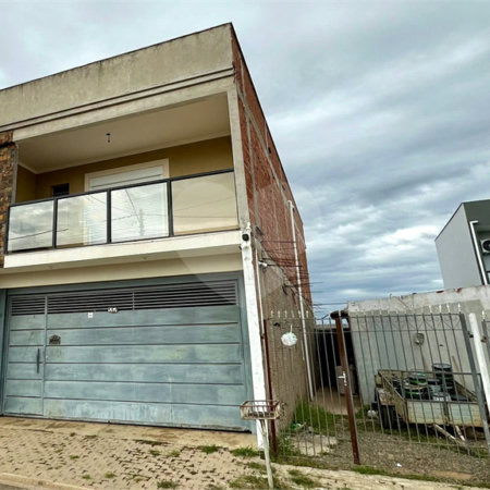 Sobrado a venda com 3 dormitorios sendo 1 suite com closet e varanda no bairro Arcoville