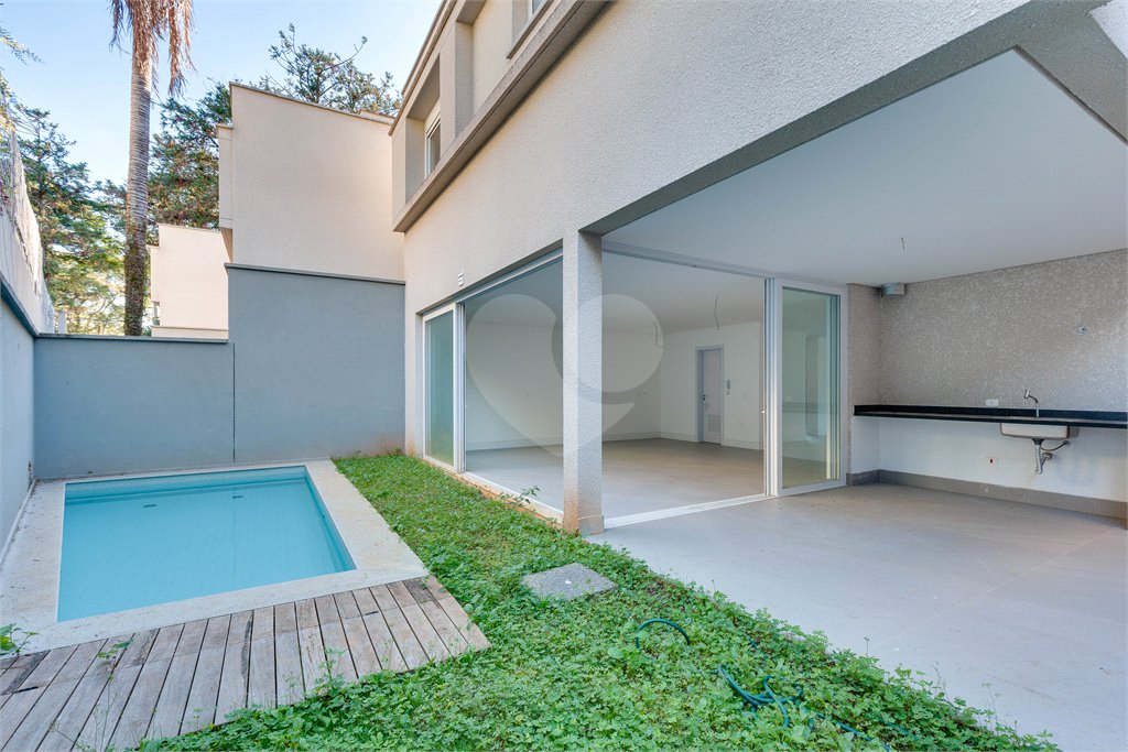 Casa à venda com 4 suítes no condomínio Vila Arese, São Paulo - SP