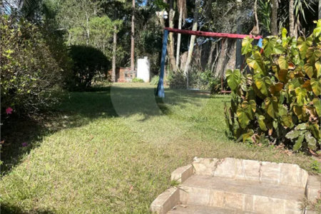 Casa à venda, 742 m², com piscina, 5 suítes, em Embu das Artes