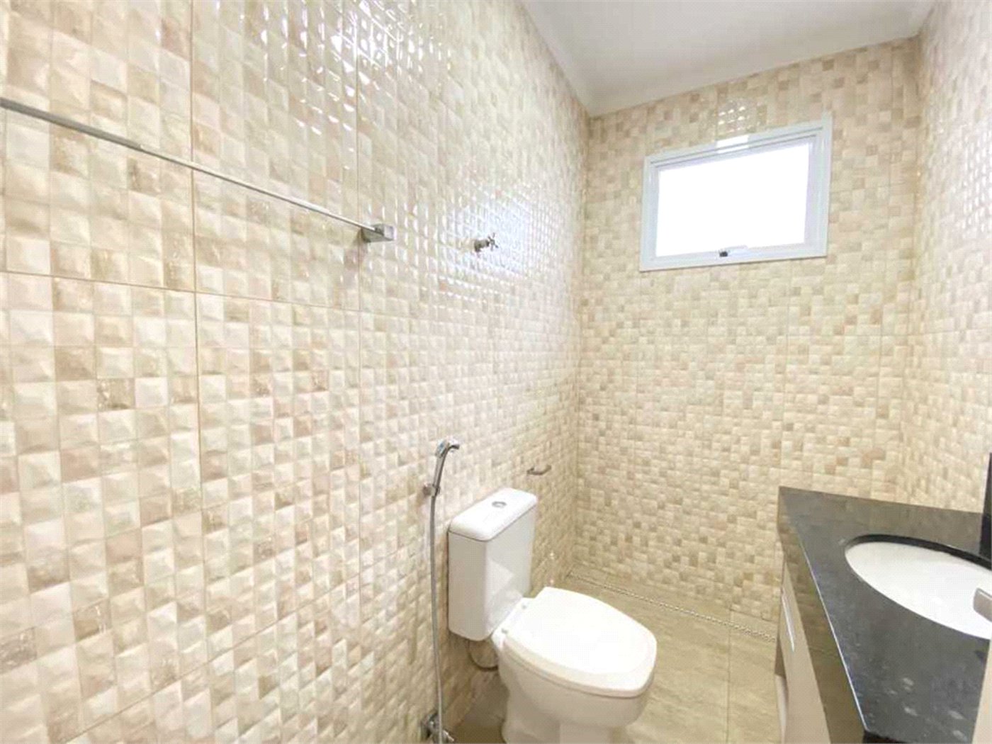 Excelente imóvel, localizado em condomínio fechado de alto padrão Parque Faber Castell II