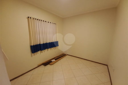 Casa Térrea no Condomínio Damha I,