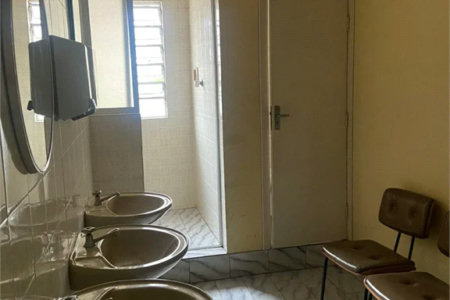 SOBRADO A VENDA PARA FINS COMERCIAIS