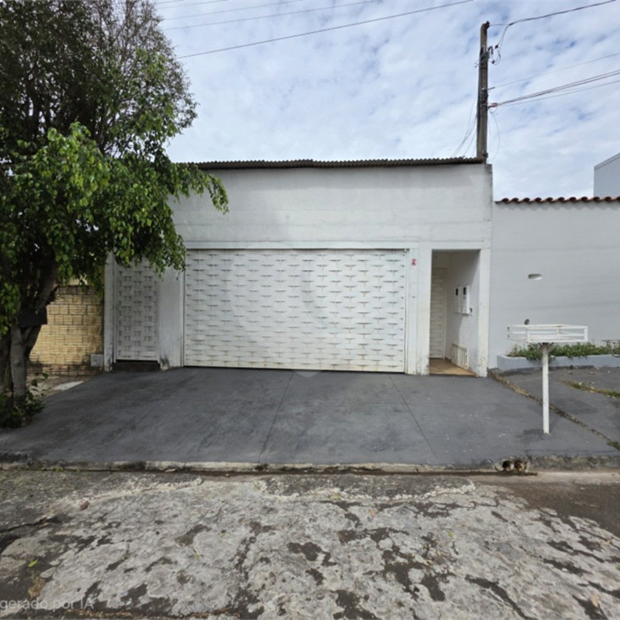 Casa térrea à venda no Douradinho com 2 quartos e edícula com mais dois quartos e 2 banheiros.