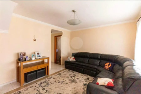 Sobrado à venda no Ipiranga de 140m² com 4 suítes e 3 vagas.
