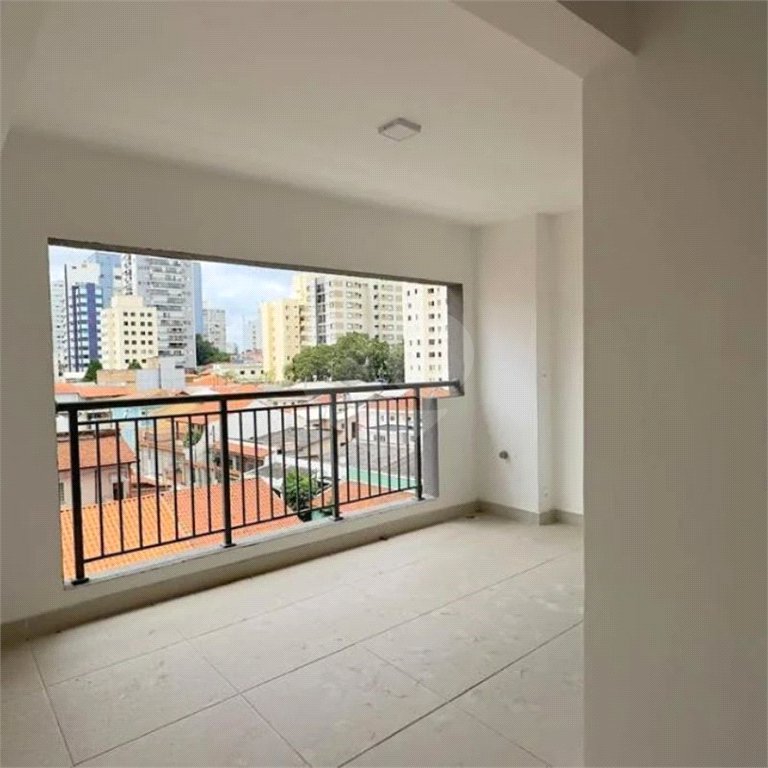 Apartamento de 69m2 na Saúde com 2 dorms, 1 suíte, 2 banheiros, 1 vaga. Estuda Permuta.