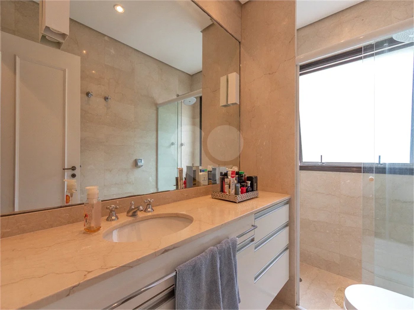 Apartamento de 233 m² à venda em Higienópolis com 4 dormitórios.