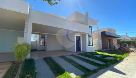 Casa à venda com 3 suítes no condomínio Residencial Quebec, São Carlos - SP