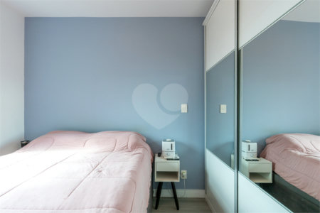 Apartamento a venda na Rua Gaspar Lourenço totalmente reformado - 2 quartos, varanda