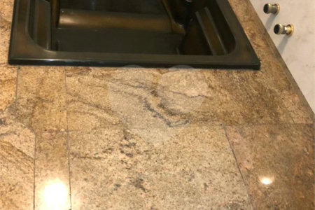 Sobrado com 363m² à venda no Alto da Moóca - 3 suítes e 6 vagas.