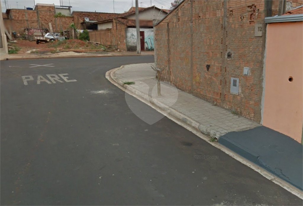 Casa térrea em Araraquara/SP.