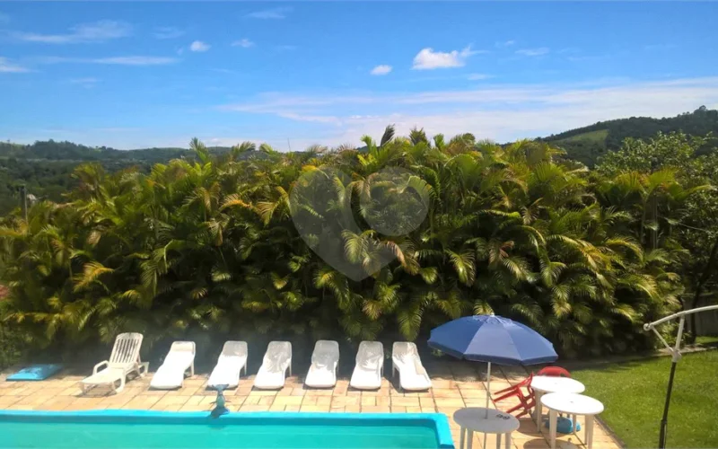 Sítio à venda em Santa Isabel com 2.700m² | Piscina | Casa de Caseiro | Excelente para lazer ou investimento