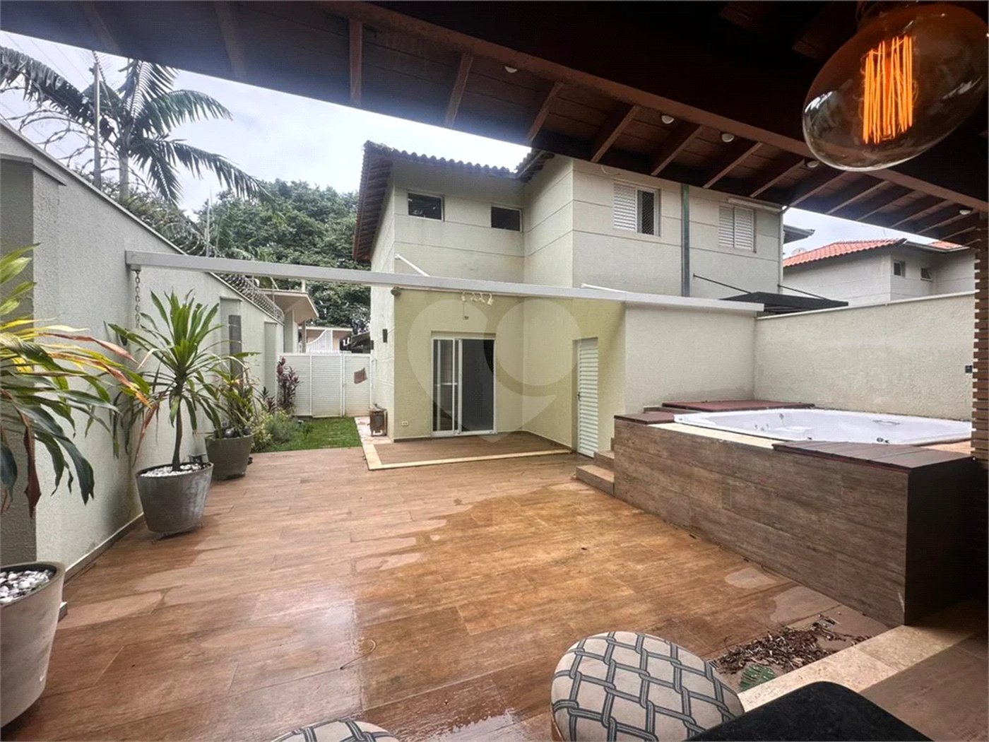 Casa de Condomínio com 3 Quartos e 2 banheiros à Venda, 311 m² por R$ 750.000