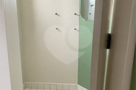 Cobertura de 255 m² com 3 dormitórios, 1 suíte, cozinha planejada, 2 vagas e área gourmet com churrasqueira.