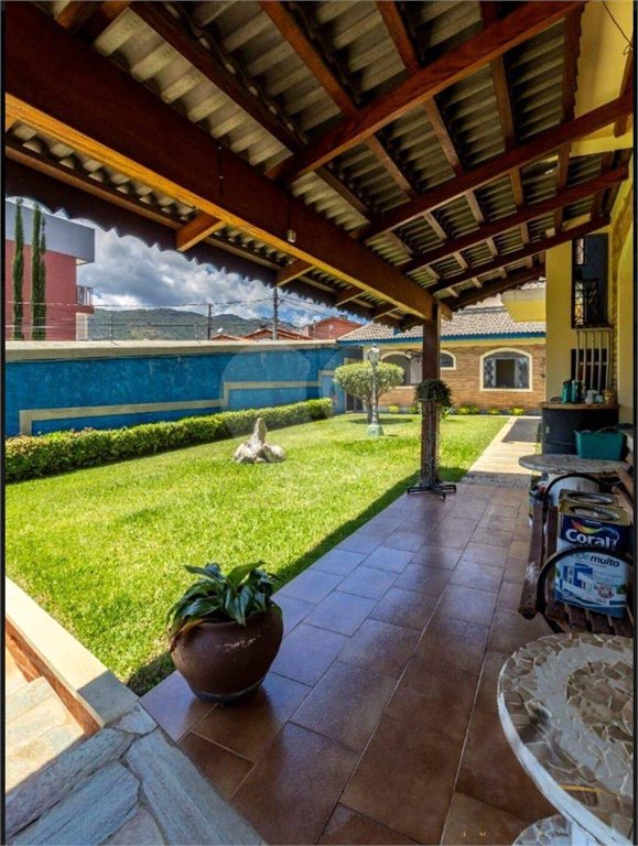 Casa com 6 Quartos e 8 banheiros à Venda, 1500 m² de Terreno em Atibaia/SP
