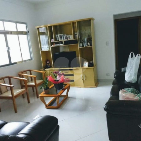 CASA TÉRREA À VENDA NA MOOCA - COM PORTEIRA FECHADA.