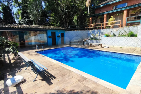Casa á venda em condominio em Caieiras SP